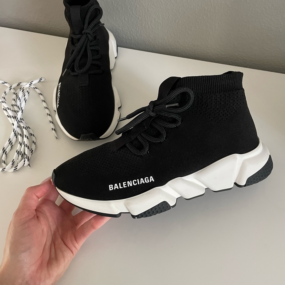 Women’s size 8 balenciaga speed lace up sneaker in black and white.